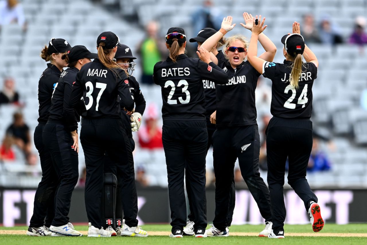 Frances Mackay got the big wicket of Heather Knight, New Zealand vs England, Women's World Cup 2022, Auckland, March 20, 2022