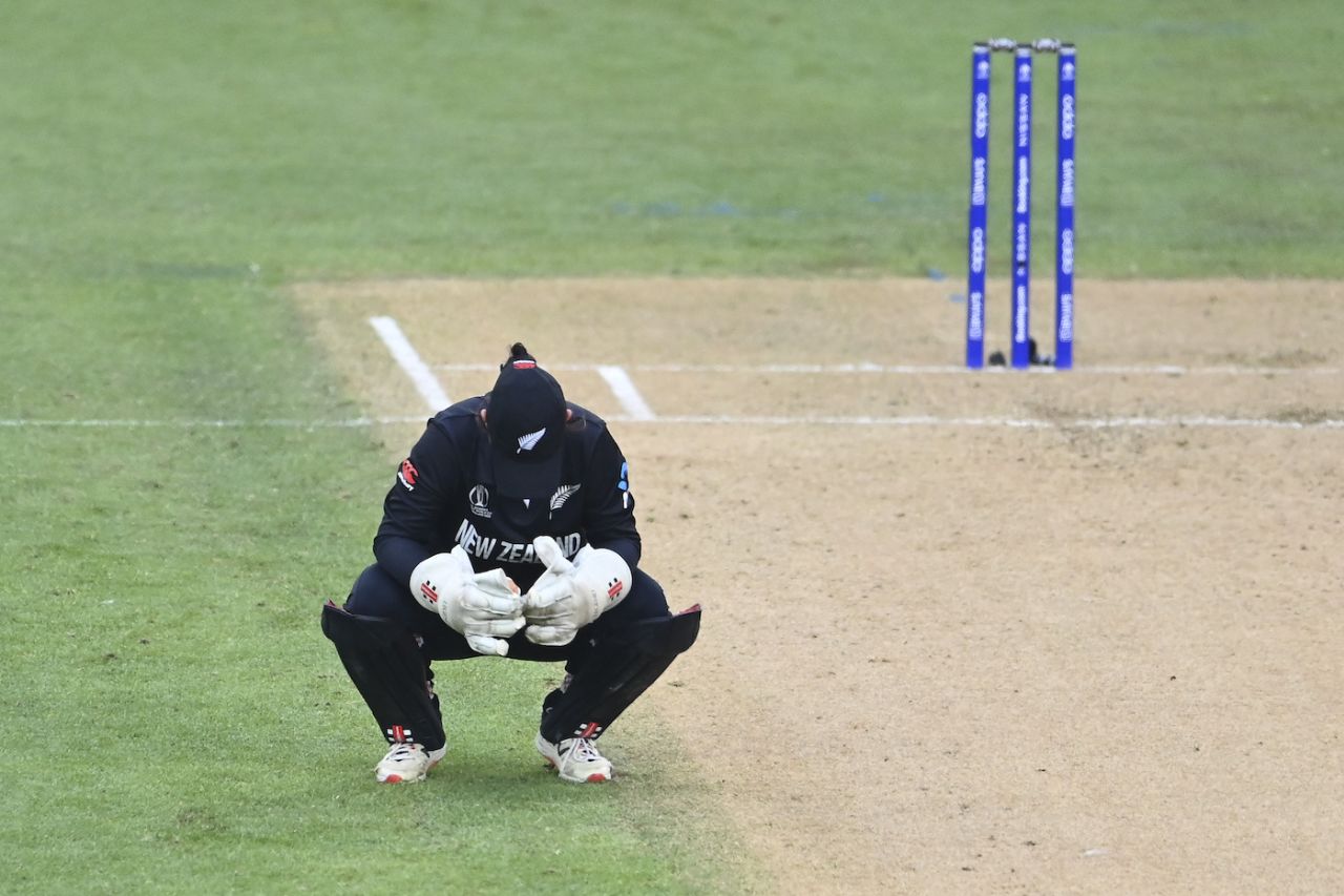 A dejected Katey Martin reacts after New Zealand's loss, New Zealand vs England, Women's World Cup 2022, Auckland, March 20, 2022