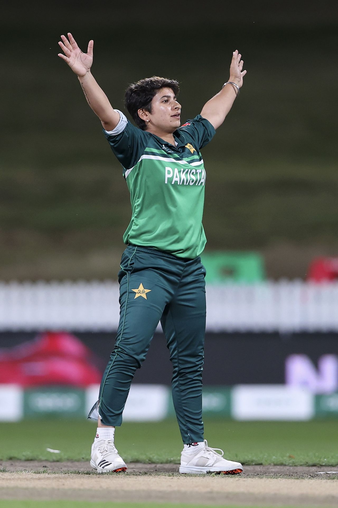 Nida Dar has her hands aloft after dismissing Deandra Dottin, West Indies vs Pakistan, Women's World Cup 2022, Hamilton, March 21, 2022