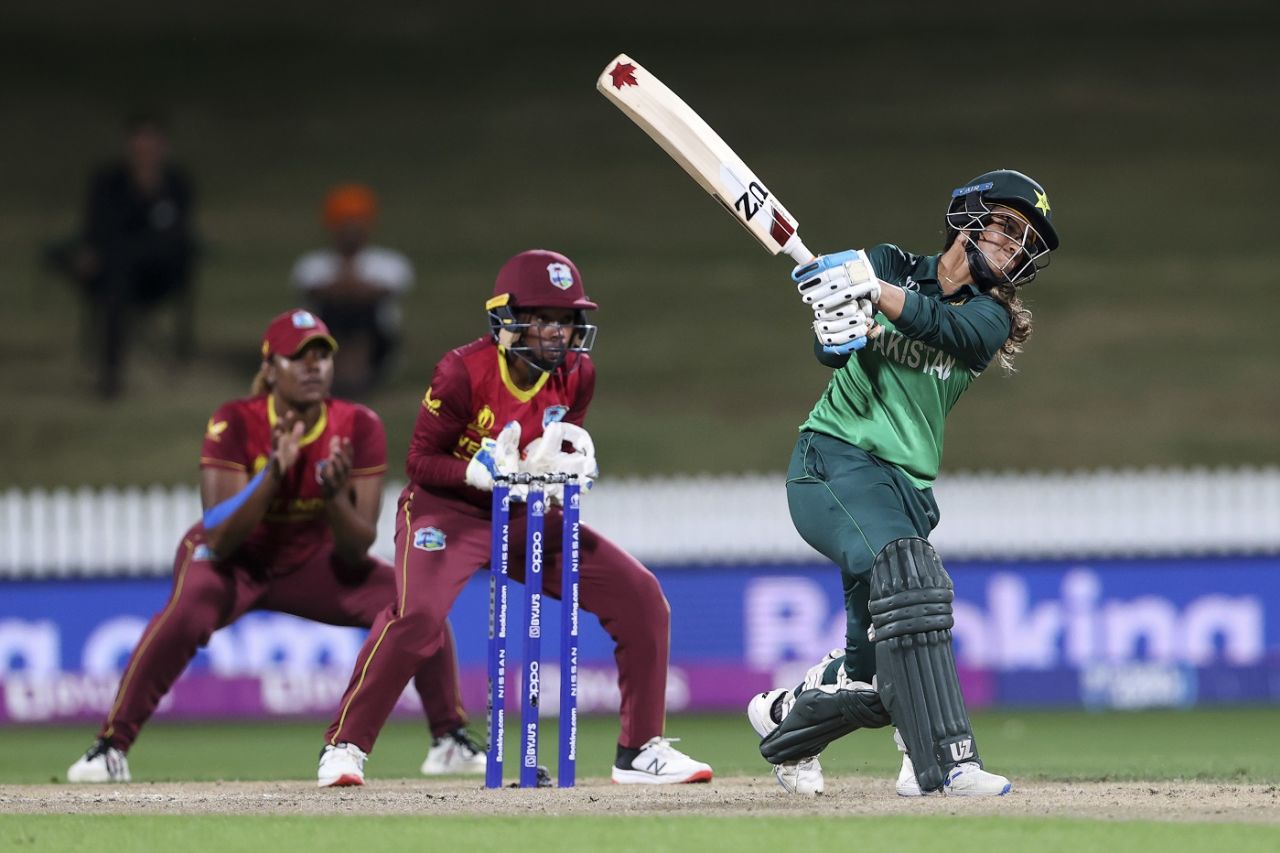 Muneeba Ali swings one away, West Indies vs Pakistan, Women's World Cup 2022, Hamilton, March 21, 2022