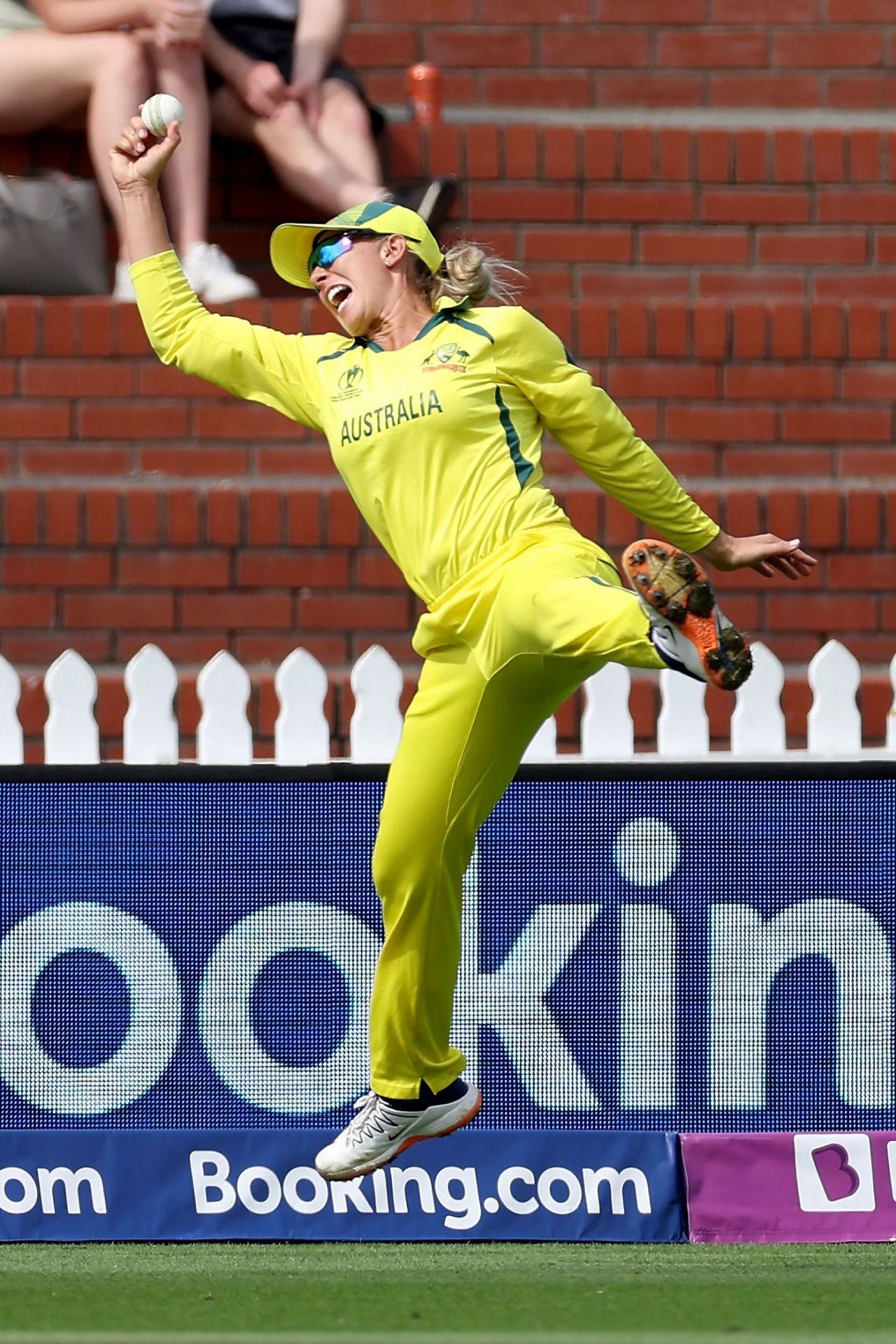 Ashleigh Gardner plucked off a stunner to dismiss Mignon du Preez, South Africa vs Australia, Women's World Cup 2022, Wellington, March 22, 2022
