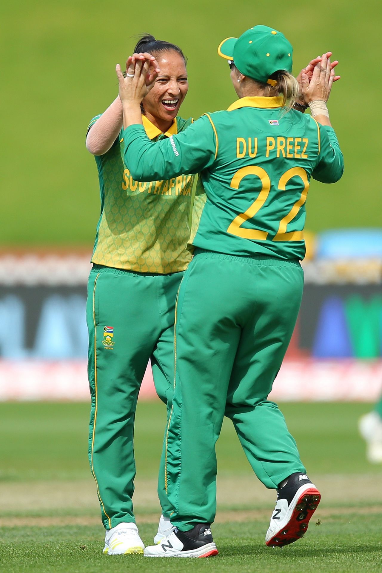 Shabnim Ismail and Mignon du Preez celebrates Alyssa Healy's dismissal, South Africa vs Australia, Women's World Cup 2022, Wellington, March 22, 2022