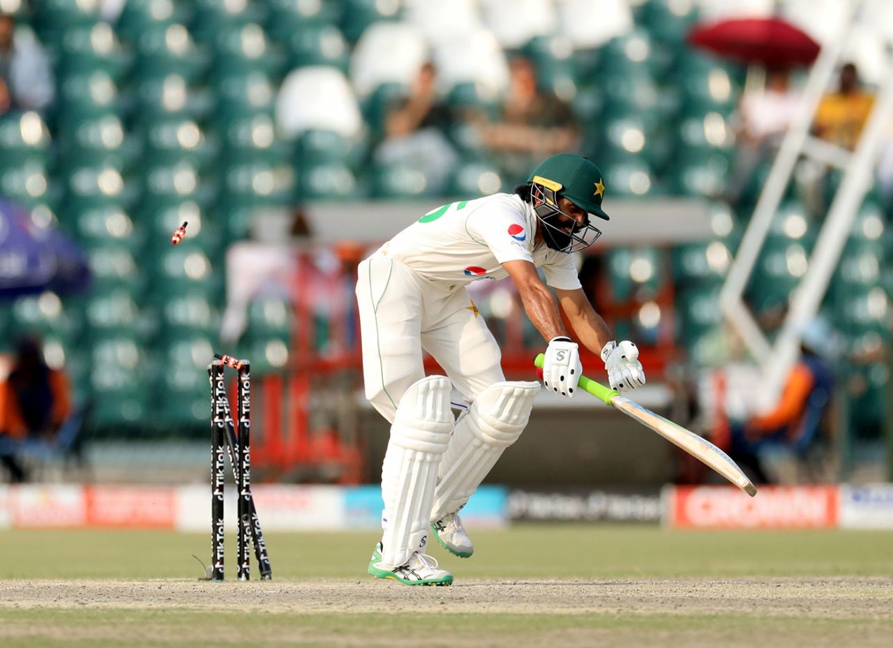 Fawad Alam was cleaned up by Mitchell Starc, Pakistan v Australia, 3rd Test, Lahore, 3rd day, March 23, 2022