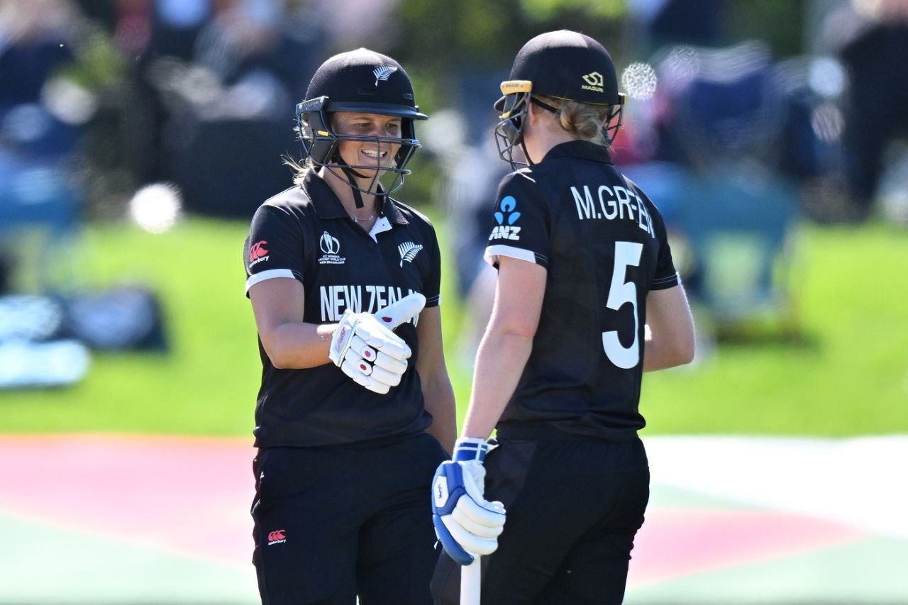 Suzie Bates is congratulated by Maddy Green upon reaching the 5000-run milestone in ODIs, New Zealand vs Pakistan, 2022 Women's ODI World Cup, Christchurch, March 26, 2022