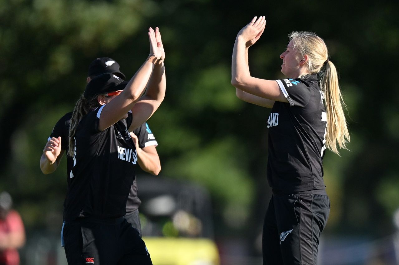 Hannah Rowe struck crucial blows in the middle overs, New Zealand vs Pakistan, Women's World Cup 2022, Christchurch, March 26, 2022