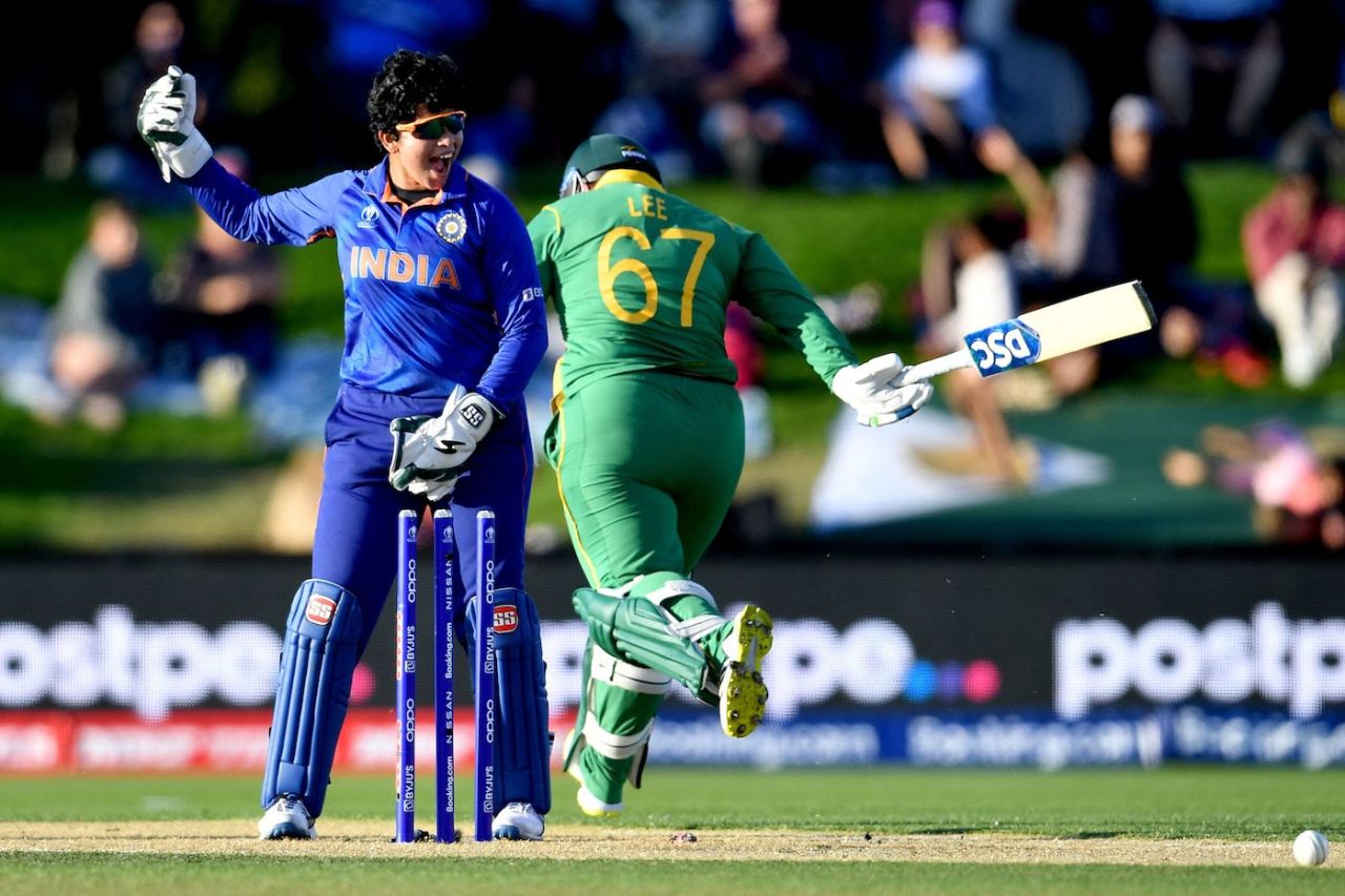 Richa Ghosh exults after Lizelle Lee's run-out, India vs South Africa, Women's World Cup 2022, Christchurch, March 27, 2022