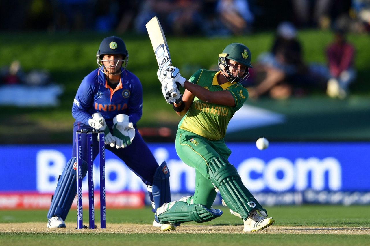 Lara Goodall slogs one through midwicket, India vs South Africa, Women's World Cup 2022, Christchurch, March 27, 2022