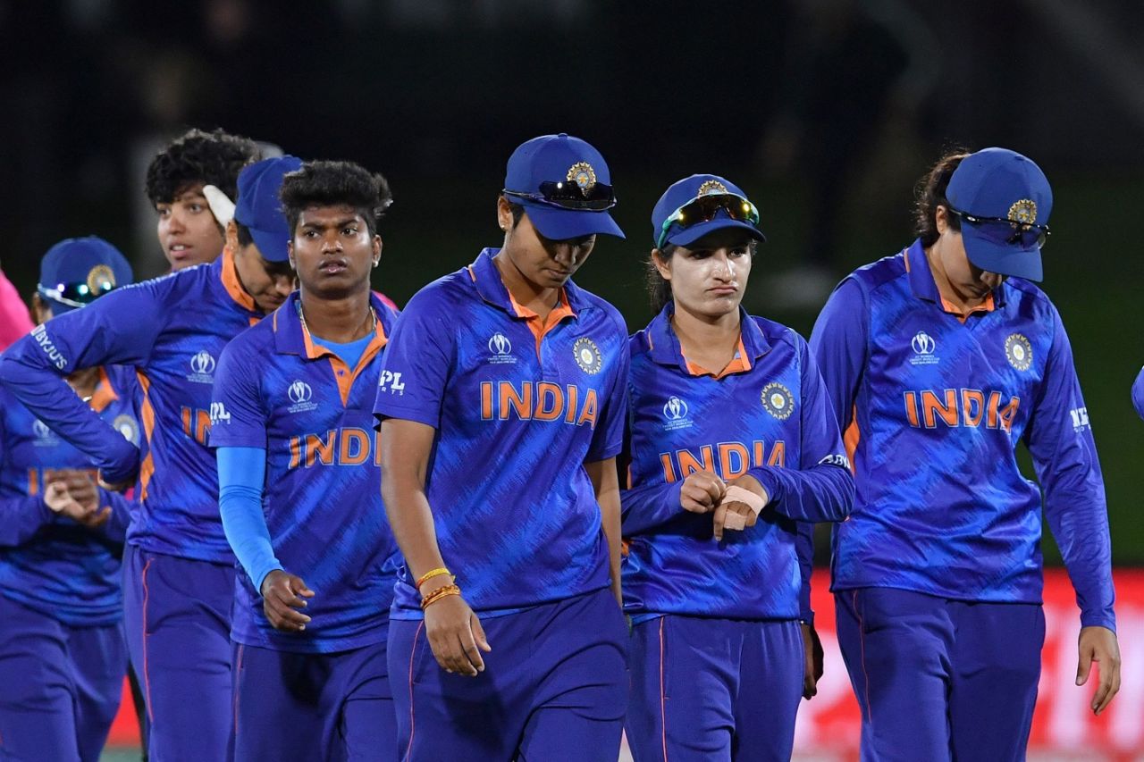 India walk back dejected after going down in the thriller to be eliminated from the semi-final race, India vs South Africa, Women's World Cup 2022, Christchurch, March 27, 2022