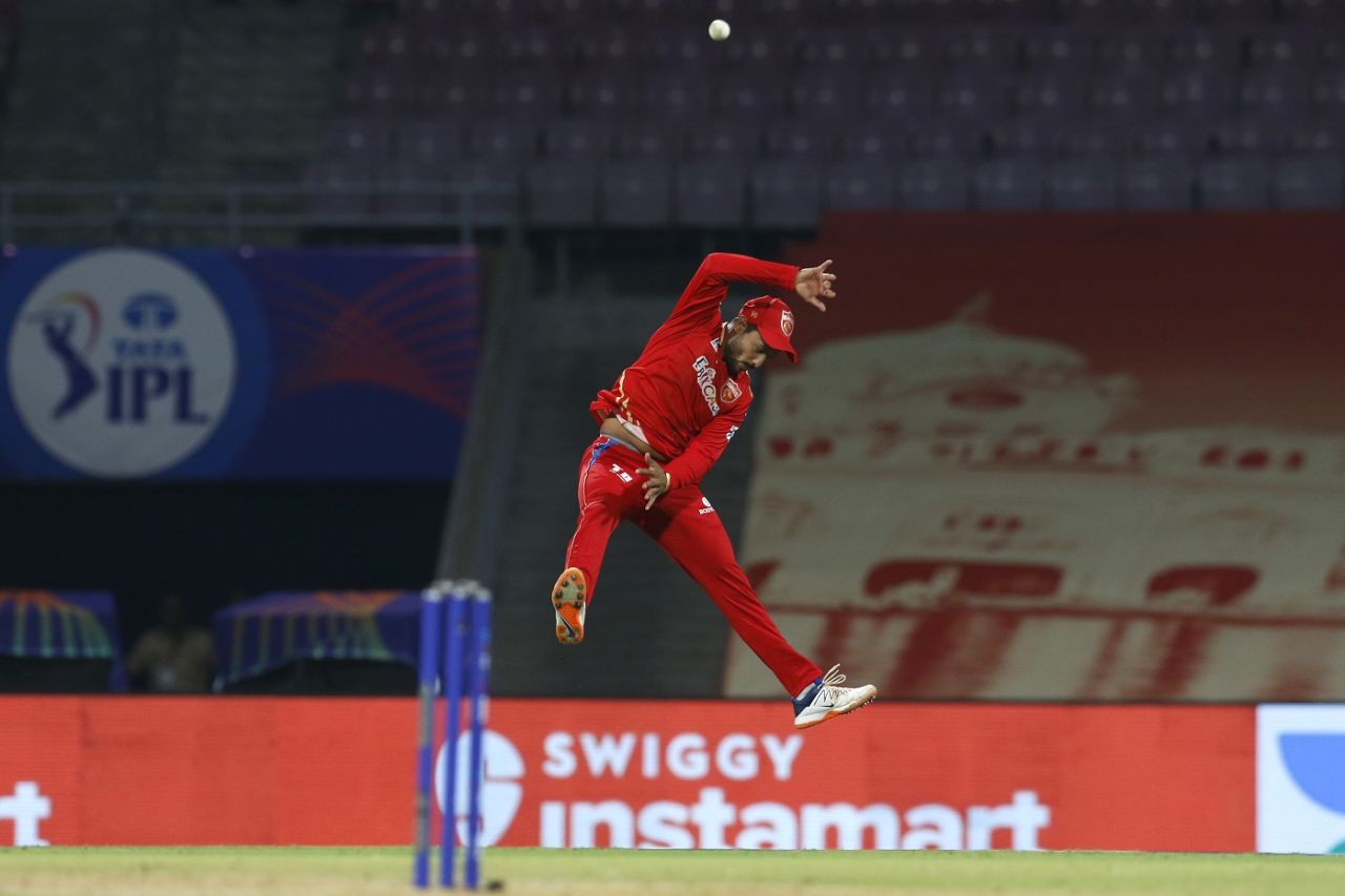 Mayank Agarwal had a difficult first day on the field as Punjab Kings' full-time captain, Punjab Kings vs Royal Challengers Bangalore, IPL 2022, DY Patil Stadium, Mumbai, March 27, 2022