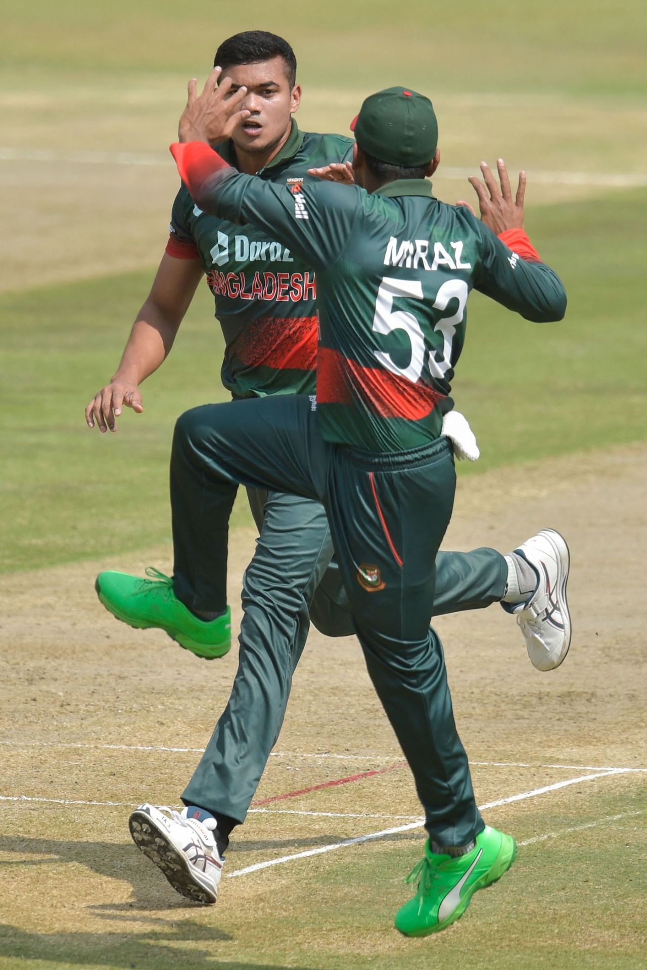 Taskin Ahmed and Mehidy Hasan celebrate a wicket, South Africa vs Bangladesh, 3rd ODI, Centurion, March 23, 2022