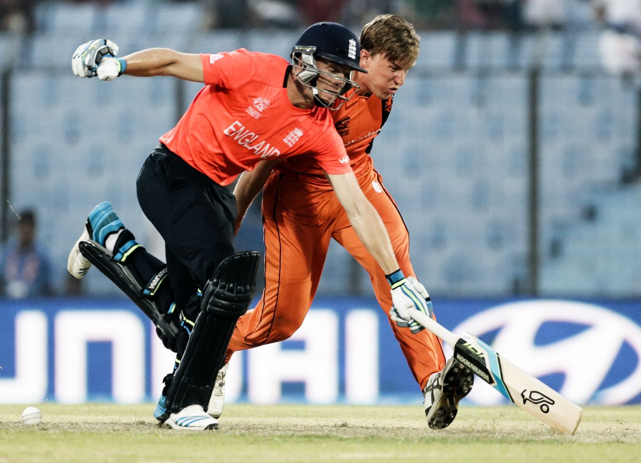 Jos Buttler collides with Logan van Beek while trying to get back into the crease, England v Netherlands, World T20, Group 1, Chittagong, March 31, 2014