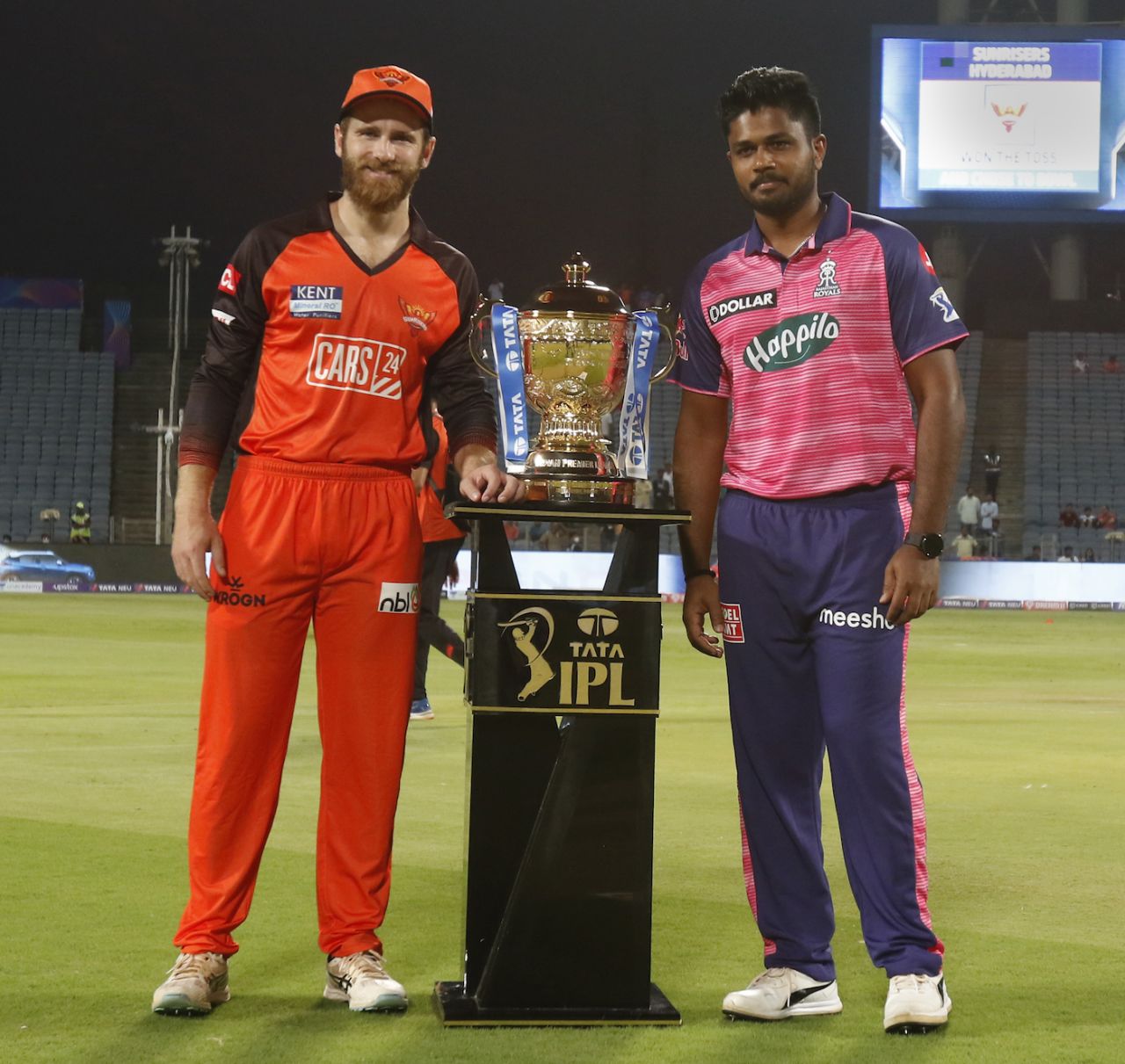Kane Williamson poses with Sanju Samson, playing his 100th match for Royals, after the toss, Rajasthan Royals vs Sunrisers Hyderabad, IPL 2022, Pune, March 29, 2022