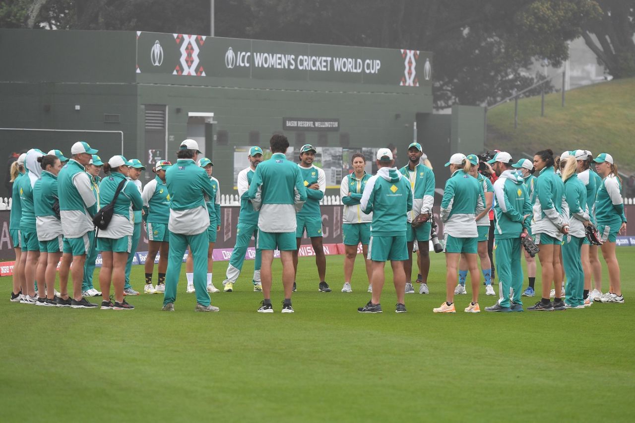 The Australian squad and support staff gather around for a pre-match chat, Australia vs West Indies, 1st semi-final, 2022 Women's ODI World Cup, Wellington, March 30, 2022
