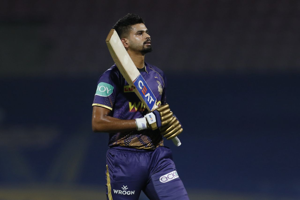 Shreyas Iyer walks back dejected after being dismissed by Wanindu Hasaranga, Kolkata Knight Riders vs Royal Challengers Bangalore, IPL 2022, Navi Mumbai, March 30, 2022