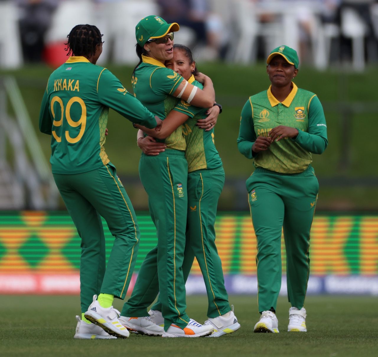 Marizanne Kapp hugs Shabnim Ismail after dismissing Nat Sciver, South Africa vs England, Women's World Cup 2022, 2nd semi-final, March 31, 2022