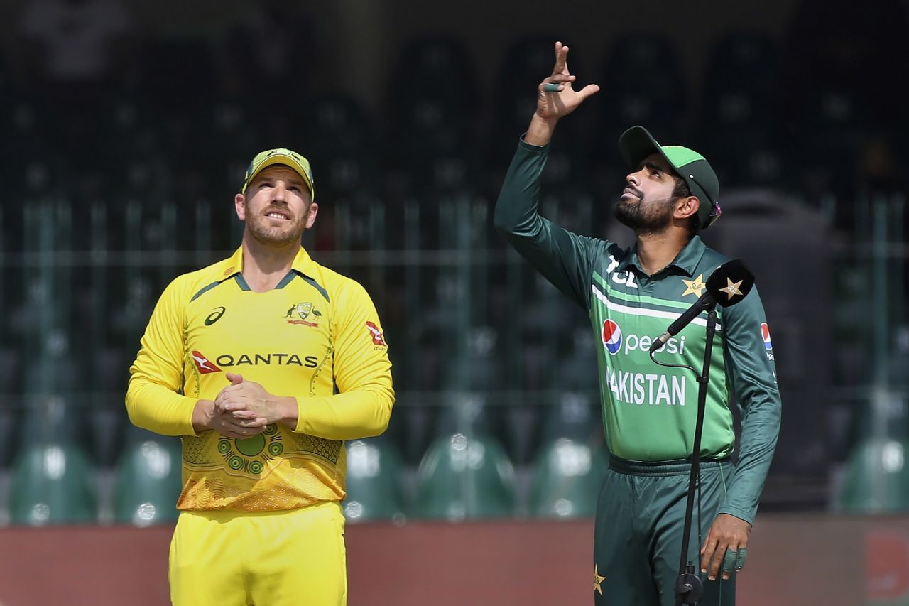 Aaron Finch and Babar Azam at the toss, Pakistan vs Australia, 2nd ODI, Lahore, March 31, 2022