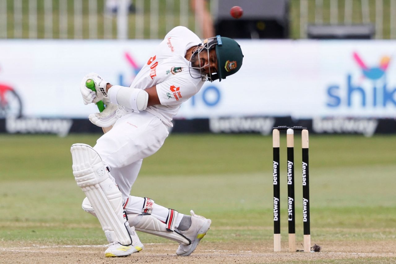 Khaled Ahmed contorts himself to get under a bouncer, South Africa vs Bangladesh, 1st Test, Durban, 3rd day, April 2, 2022