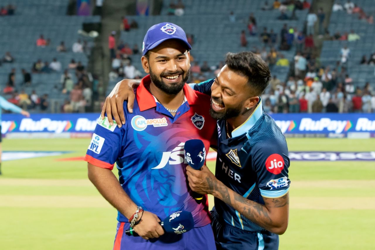 Rishabh Pant and Hardik Pandya share a laugh at the toss, Gujarat Titans vs Delhi Capitals, IPL 2022, Pune, April 2, 2022