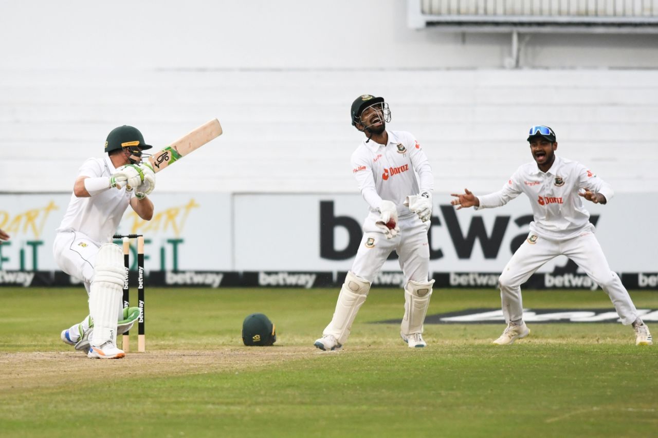 Bangladesh lost a review when they thought Dean Elgar had edged a drive to Litton Das, South Africa vs Bangladesh, 1st Test, Durban, 3rd day, April 2, 2022