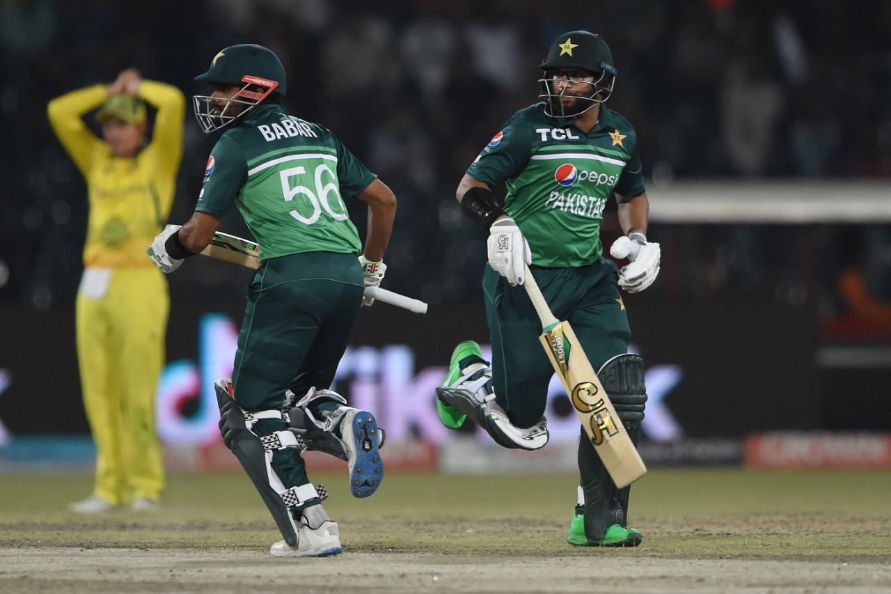 Imam-ul-Haq and Babar Azam run between the wickets, Pakistan vs Australia, 3rd ODI, Lahore, April 2, 2022