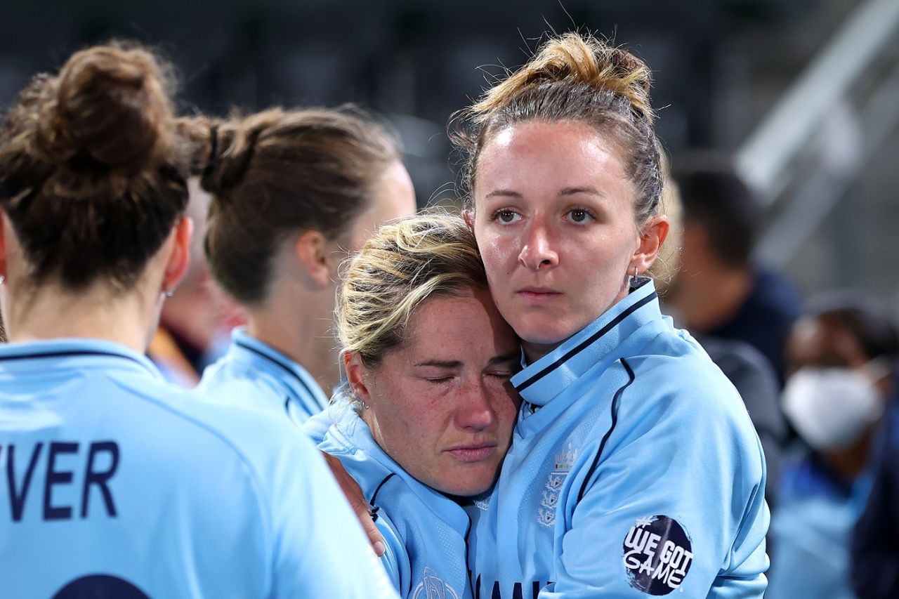 Katherine Brunt and Kate Cross wear a dejected look after England's loss, Australia vs England, Women's World Cup 2022 final, Christchurch, April 3, 2022