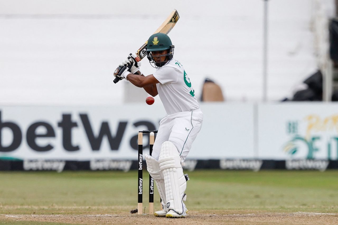 Keegan Peterson shapes up to cut, South Africa vs Bangladesh, 1st Test, Durban, 4th Day, April 3, 2022