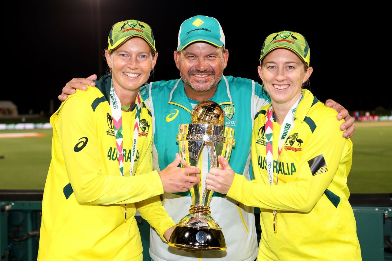 Captain Meg Lanning, coach Matthew Mott and vice-captain Rachael Haynes pose with the World Cup trophy, Australia vs England, Women's World Cup 2022 final, Christchurch, April 3, 2022