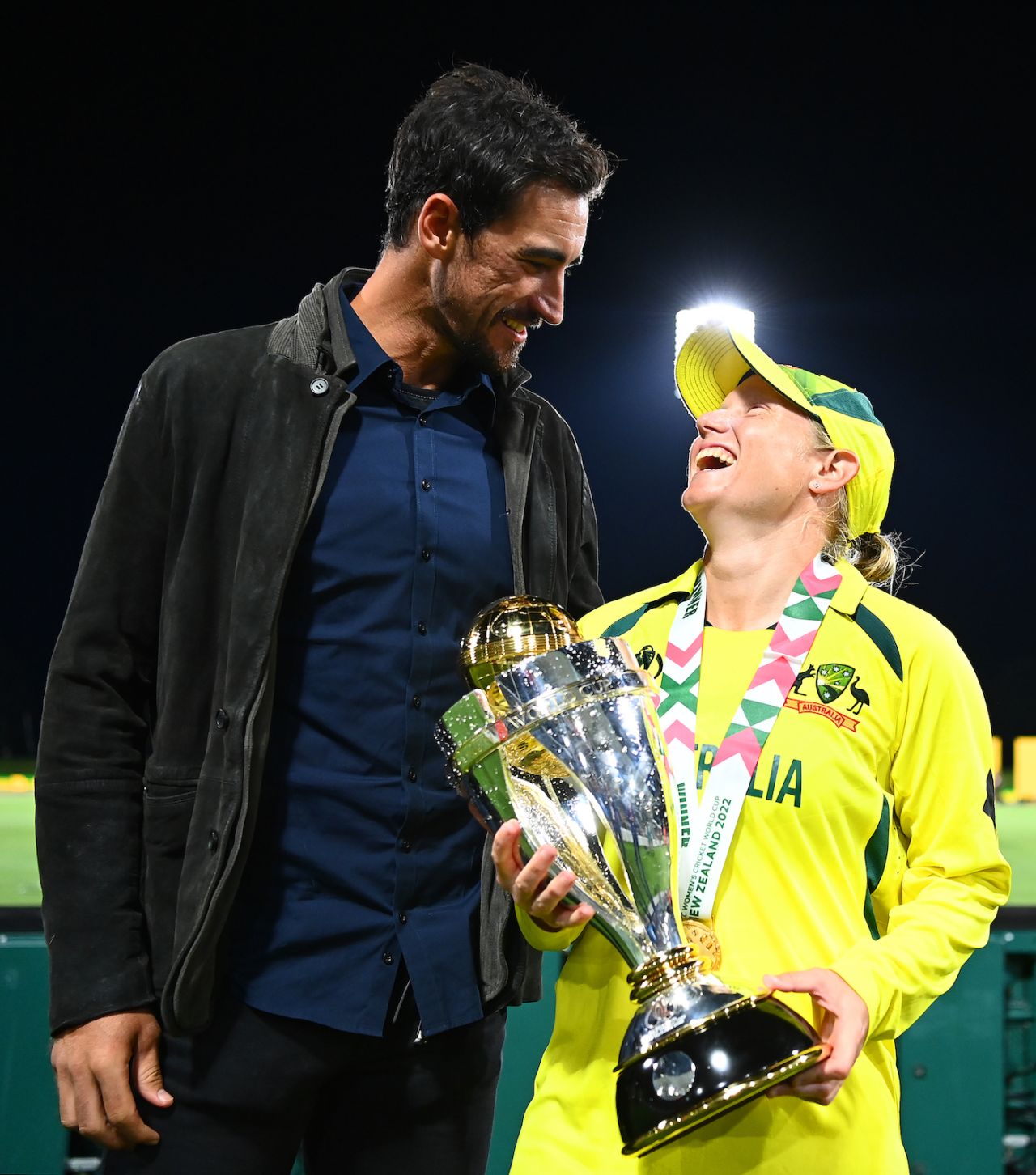 World Cup winners both - Mitchell Starc celebrates with Alyssa Healy, Australia vs England, Women's World Cup 2022 final, Christchurch, April 3, 2022