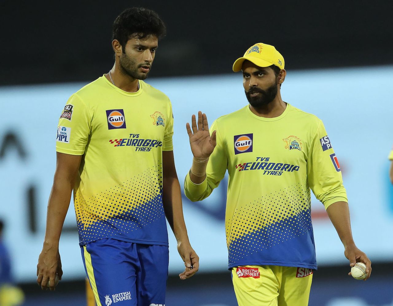 Ravindra Jadeja briefs Shivam Dube before the match, Chennai Super Kings vs Punjab Kings, IPL 2022, Mumbai, April 3, 2022
