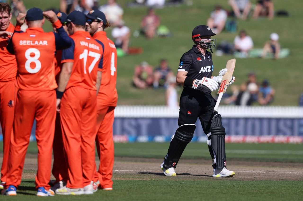 Henry Nicholls walks back as Netherlands players celebrate, New Zealand vs Netherlands, 3rd ODI, Hamilton, April 4, 2022