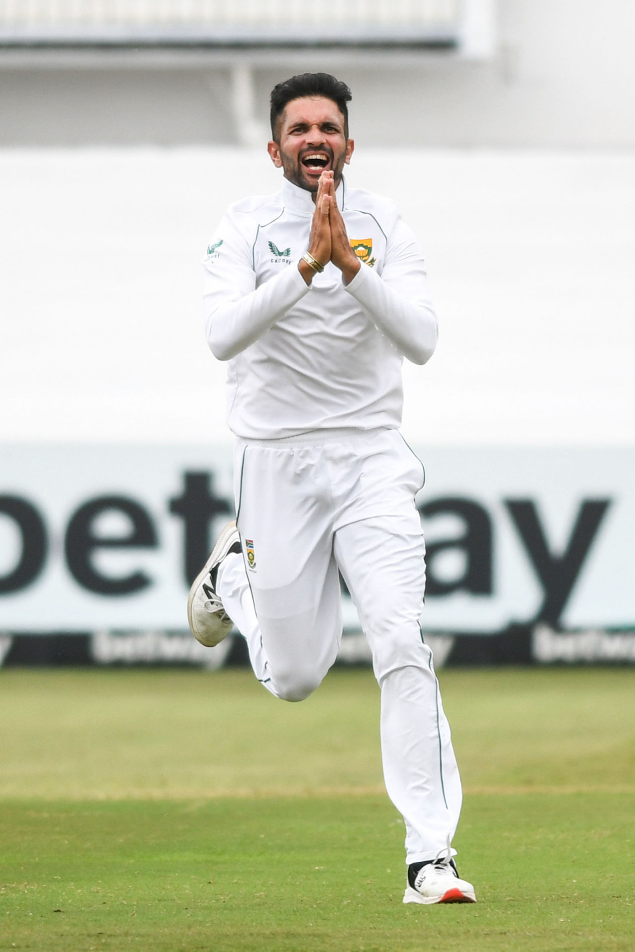 Keshav Maharaj ran through Bangladesh, South Africa vs Bangladesh, 1st Test, Durban, 5th day, April 4, 2022