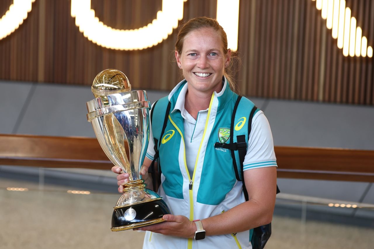 Meg Lanning poses with the World Cup trophy in Melbourne, Women's World Cup 2022, April 5, 2022