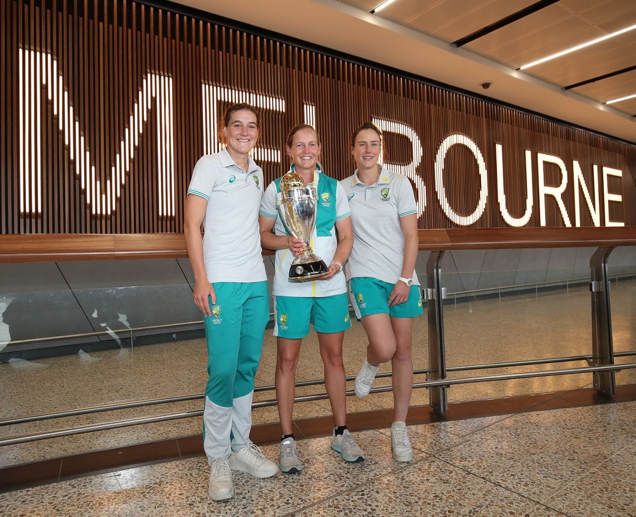 Annabel Sutherland, Meg Lanning and Ellyse Perry pose after arriving in Melbourne, Women's World Cup 2022, April 5, 2022