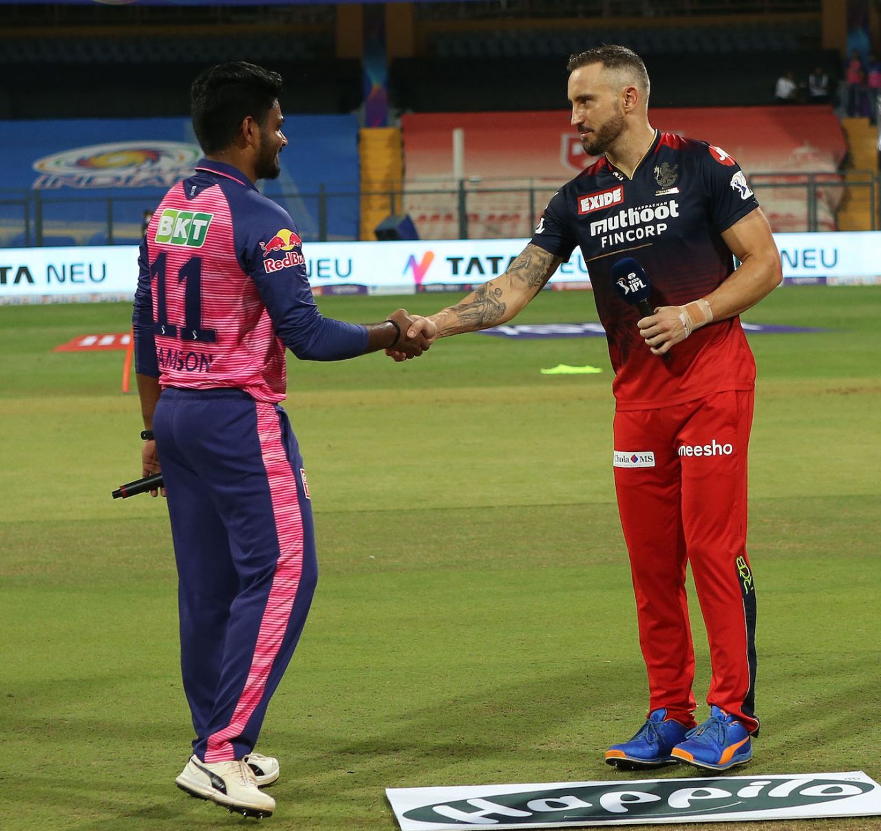 Sanju Samson and Faf du Plessis greet each other at the toss, Rajasthan Royals vs Royal Challengers Bangalore, IPL 2022, Mumbai, April 5, 2022