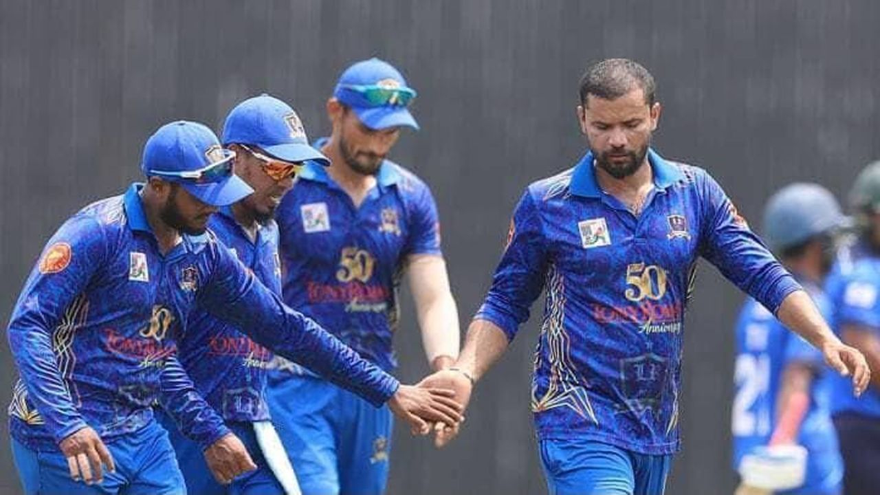 Mashrafe Mortaza returned 4 for 38, Khelaghar vs Legends of Rupganj, Dhaka Premier League, Dhaka, April 6, 2022