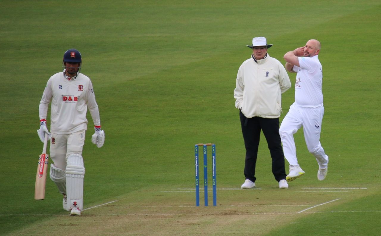 Darren Stevens bowls his first ball of the season for Kent, Essex vs Kent, County Championship, 1st day, Chelmsford, April 7, 2022