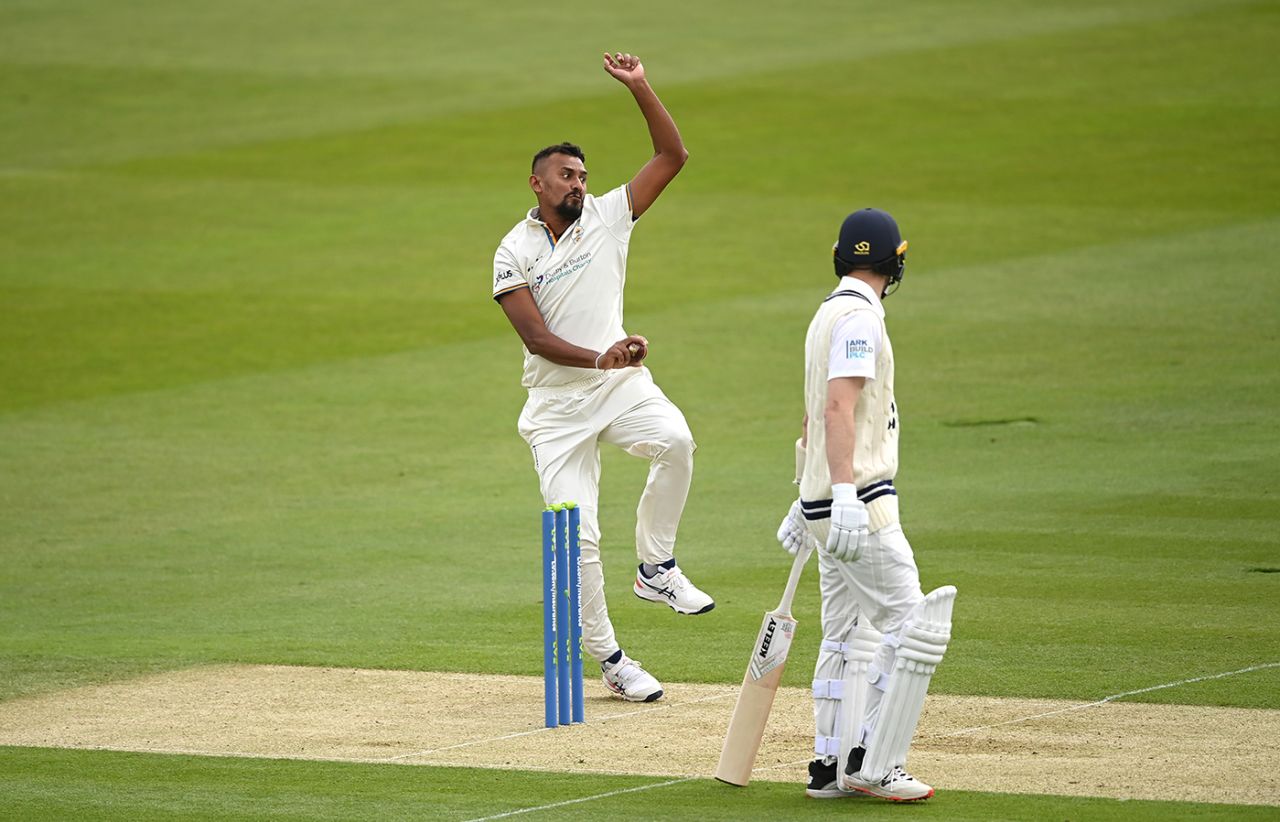 Suranga Lakmal struck early on his Derbyshire debut, Middlesex vs Derbyshire, LV= Insurance Championship, Division Two, Lord's, April 7, 2022
