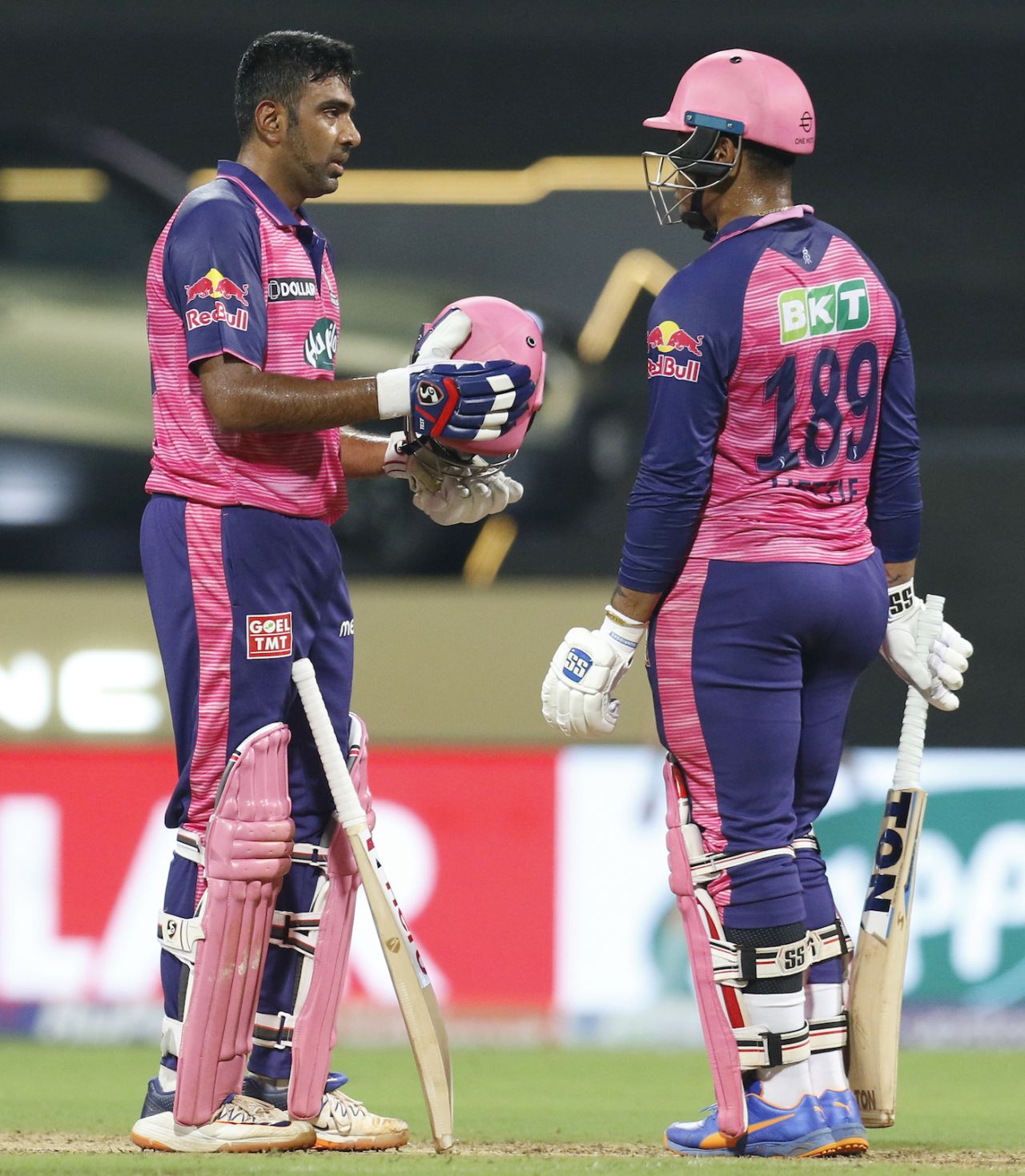 R Ashwin speaks to Shimron Hetmyer as they battled back for Royals, Lucknow Super Giants vs Rajasthan Royals, IPL 2022, Wankhede Stadium, Mumbai, April 10, 2022