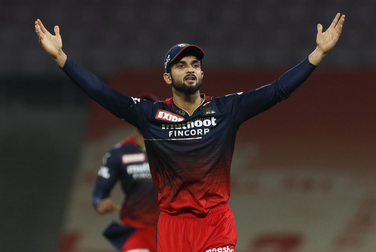 Suyash Prabhudesai pulled off a brilliant bit of fielding at backward point to run Moeen Ali out, Chennai Super Kings vs Royal Challengers Bangalore, IPL 2022, DY Patil Stadium, Mumbai, April 12, 2022