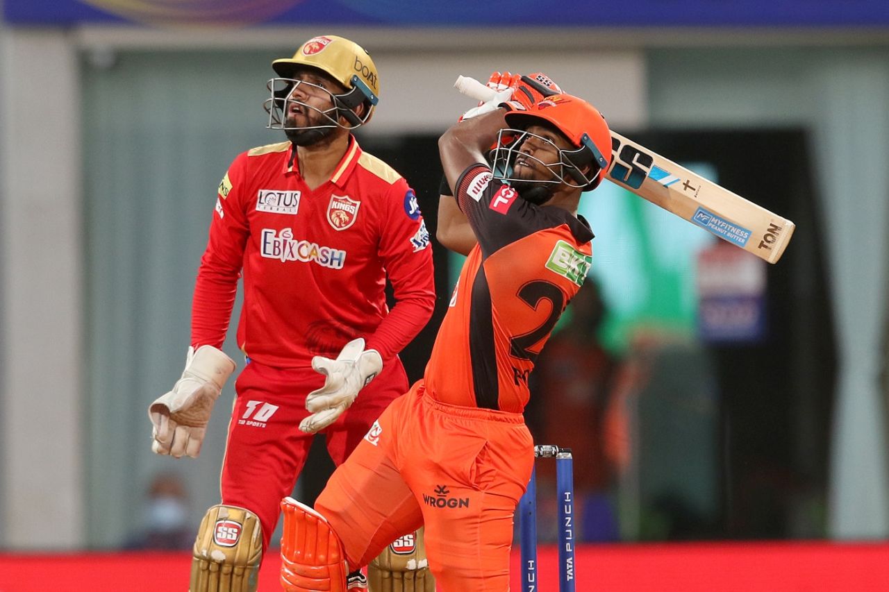 Nicholas Pooran goes aerial, Punjab Kings vs Sunrisers Hyderabad, IPL 2022, DY Patil Stadium, Mumbai, April 17, 2022