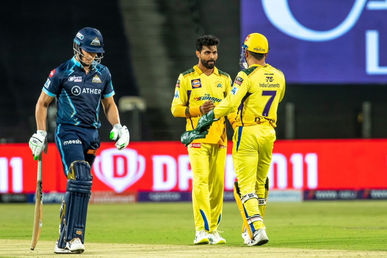 The old firm: Ravindra Jadeja and MS Dhoni plotting away, Gujarat Titans vs Chennai Super Kings, IPL 2022, Pune, April 17, 2022