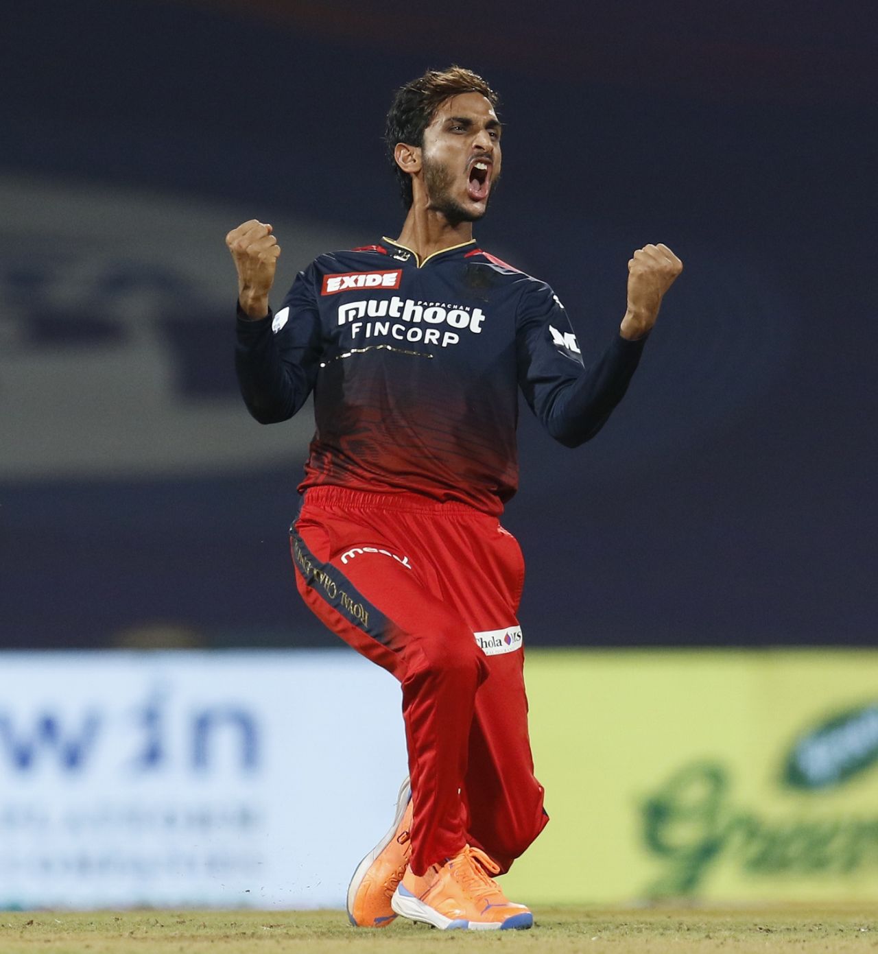 Shahbaz Ahmed lets out a roar, Lucknow Super Giants vs Royal Challengers Bangalore, IPL 2022, DY Patil, Navi Mumbai, April 19, 2022