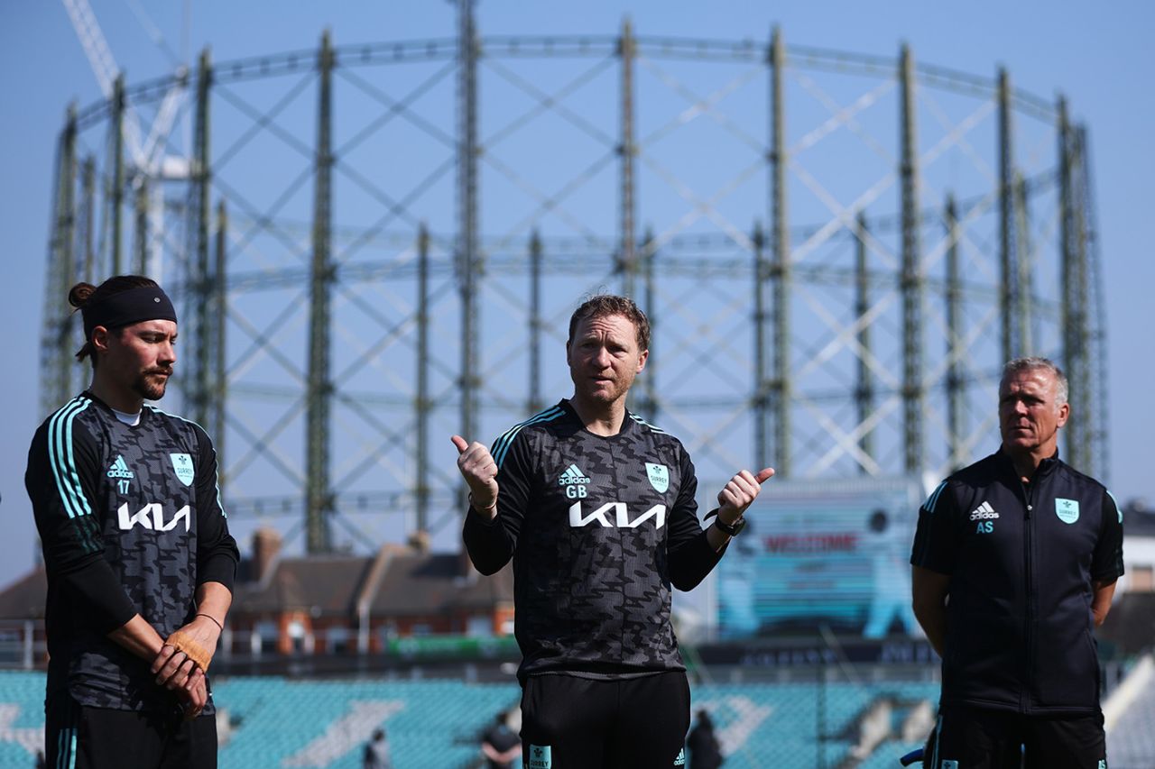 Gareth Batty addresses the Surrey huddle, April 16, 2022