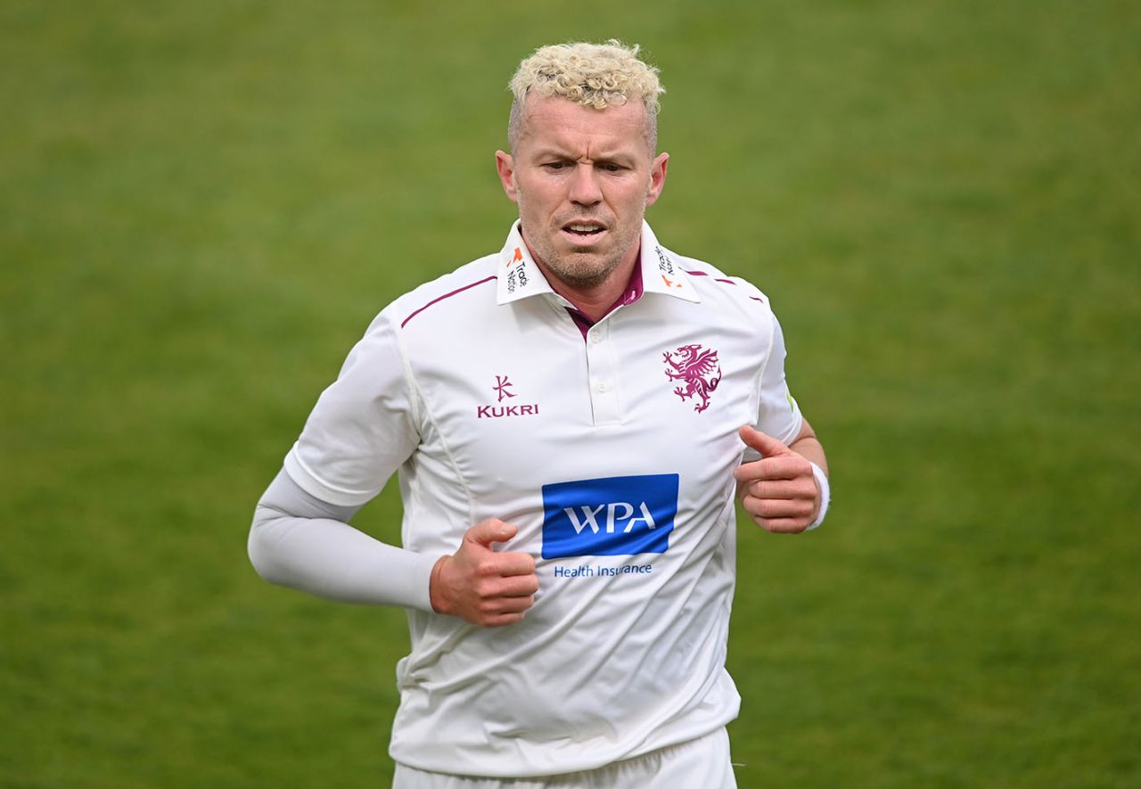 Peter Siddle helped to contain the hosts, Surrey vs Somerset, LV= Insurance Championship, Division One, 2nd day, The Kia Oval, April 22, 2022