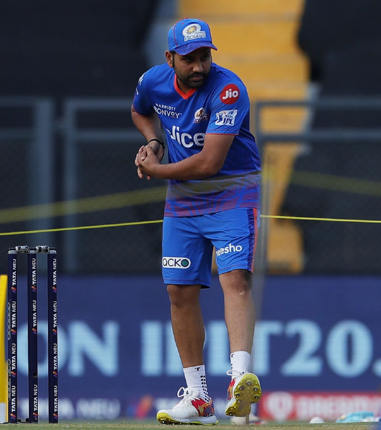 Rohit Sharma gears up for what is a very important game for Mumbai, Lucknow Super Giants vs Mumbai Indians, IPL 2022, Wankhede Stadium, April 24, 2022