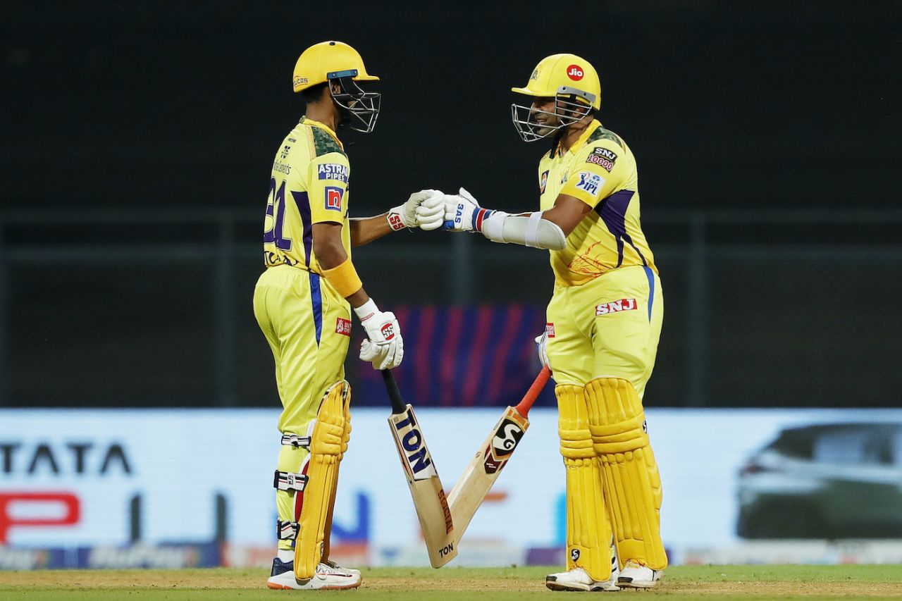 Robin Uthappa and Ruturaj Gaikwad have a mid-pitch discussion and glove punch during their partnership, Chennai Super Kings vs Punjab Kings, IPL 2022, Wankhede Stadium, April 25, 2022