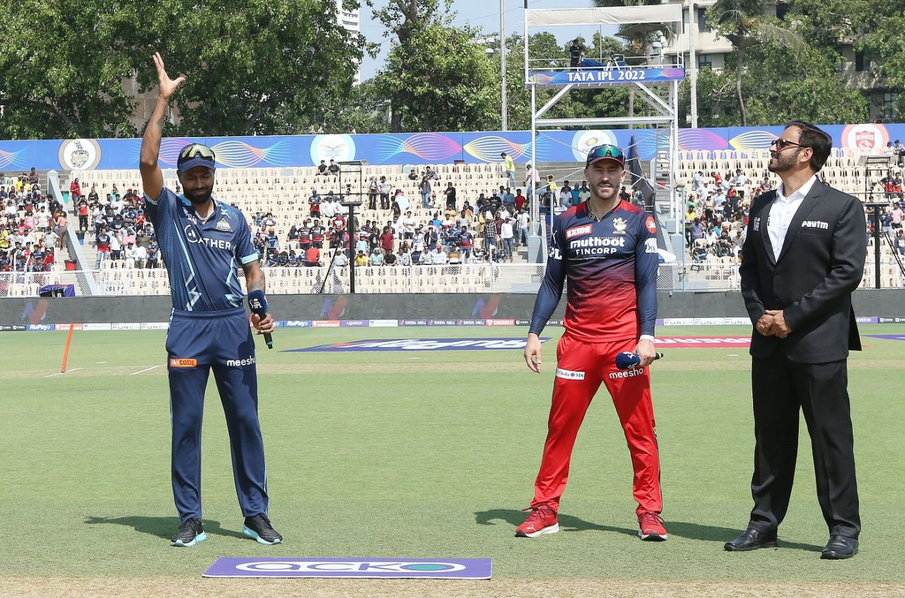 Hardik Pandya tosses the coin as Faf du Plessis watches on, Gujarat Titans vs Royal Challengers Bangalore, IPL 2022, Mumbai, April 30, 2022