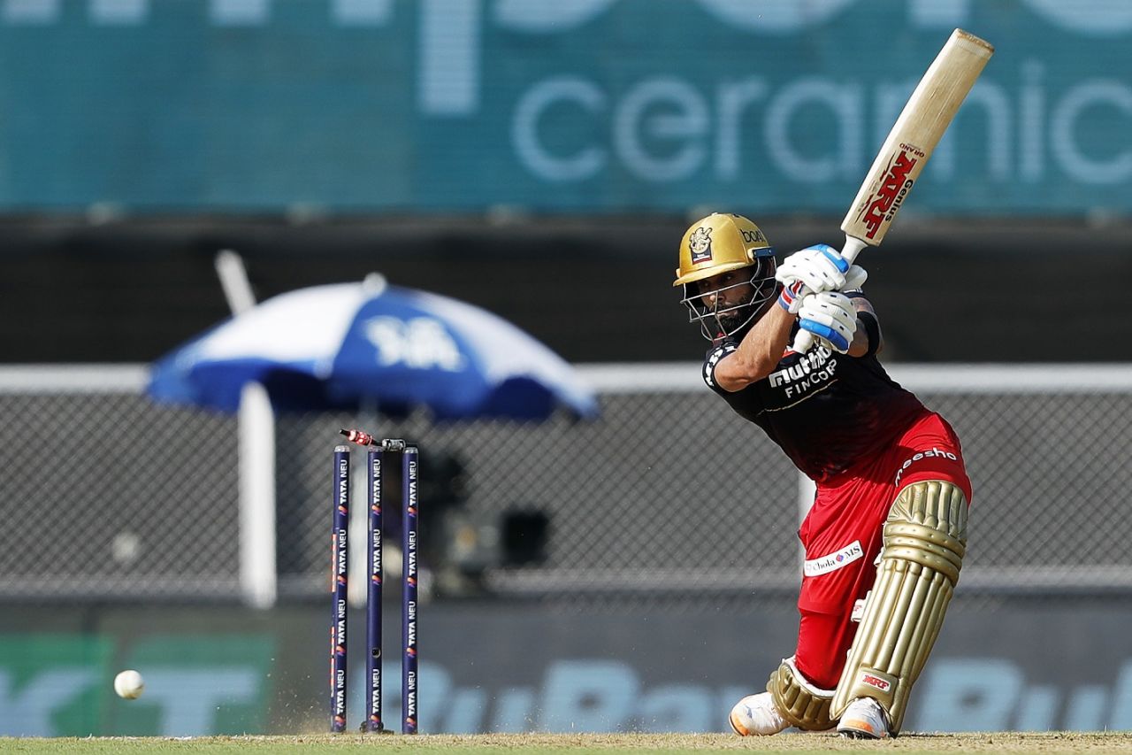 Virat Kohli is bowled by a Mohammed Shami yorker, Gujarat Titans vs Royal Challengers Bangalore, IPL 2022, Mumbai, April 30, 2022