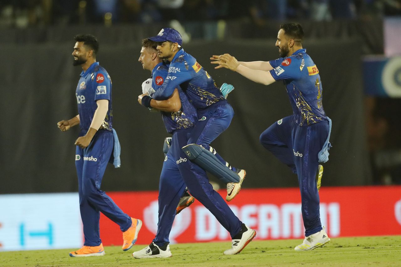 Mumbai Indians celebrate after Daniel Sams successfully defends eight in the last over, Gujarat Titans vs Mumbai Indians, IPL 2022, Brabourne Stadium, Mumbai, May 6, 2022