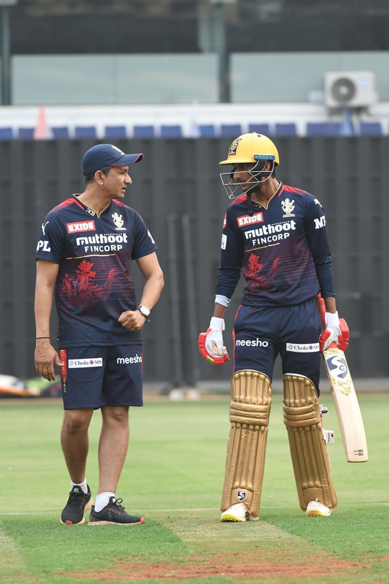 Shahbaz Ahmed chats with RCB head coach Sanjay Bangar at practice